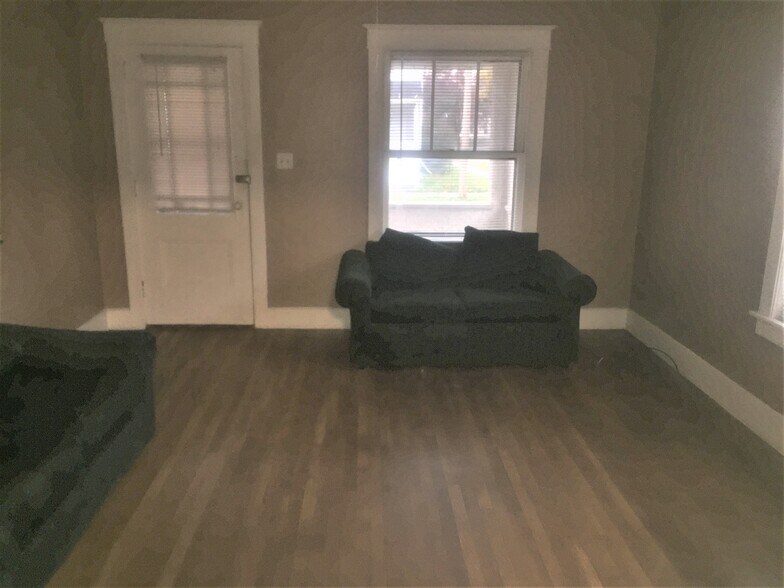 Building Photo - 150 Leroy St