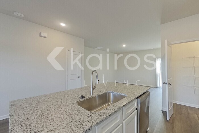 Building Photo - 2185 Banyan Cir