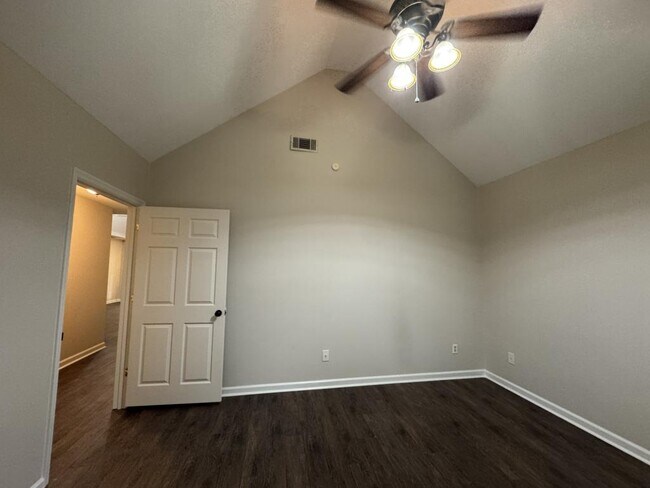 Building Photo - 102 S Gala Ct