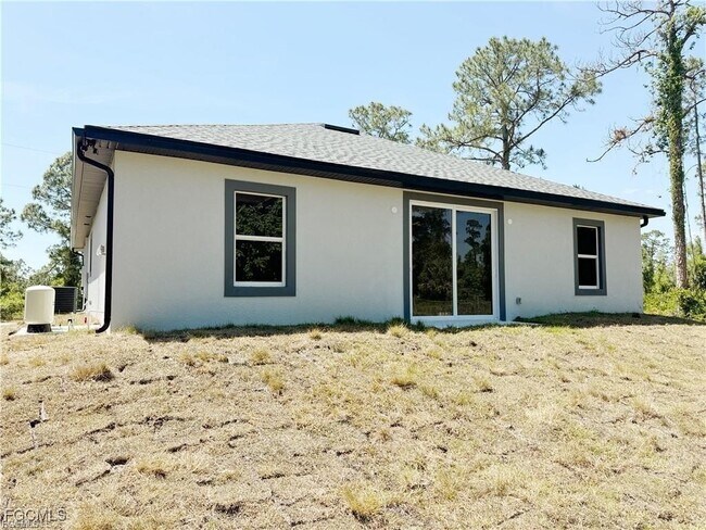 Building Photo - 236 Nautilus Ave S