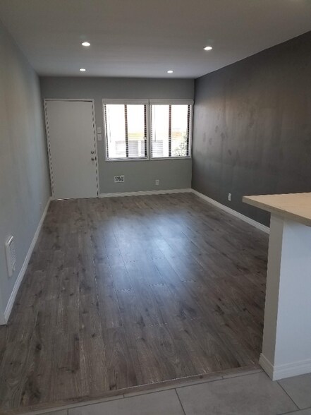 Building Photo - 1068 W 12th St