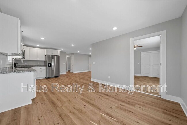 Building Photo - 7847 US-41