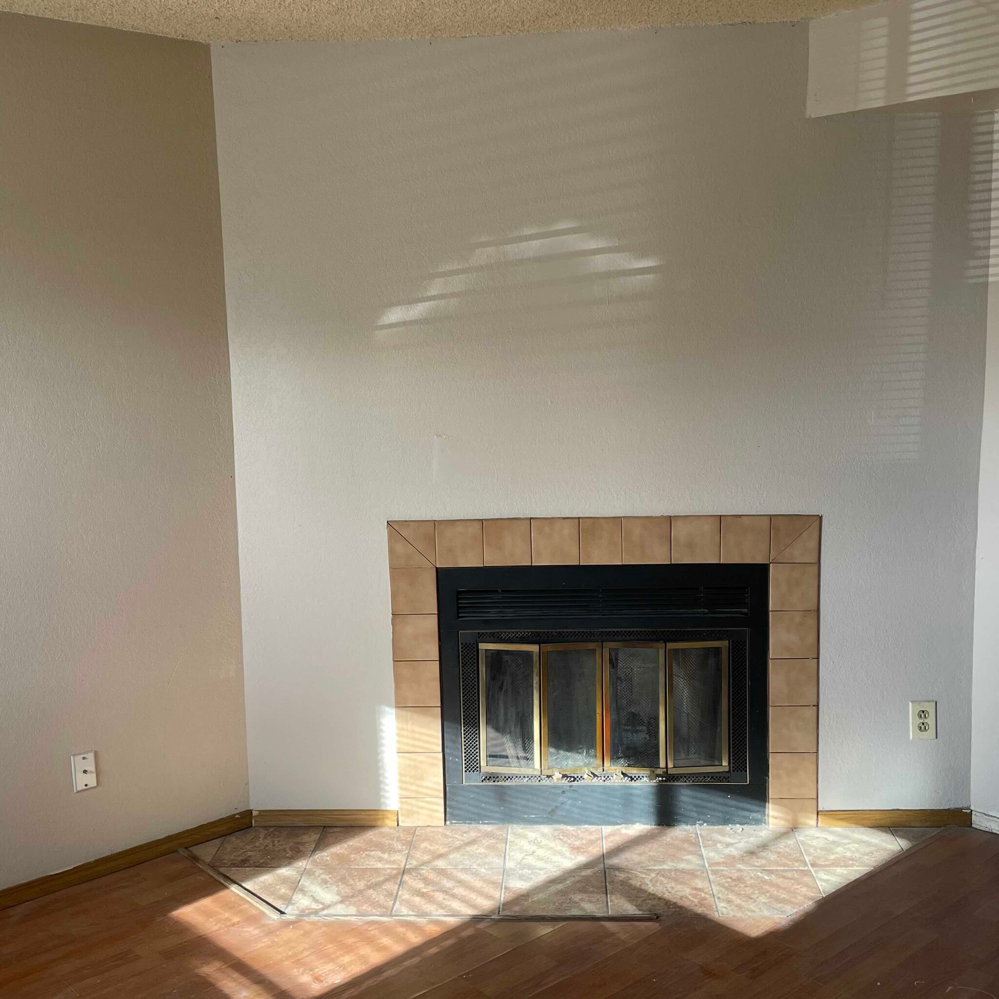 Fireplace - 2309 Split Rock Dr