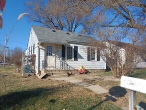 Building Photo - Home in Muncie!