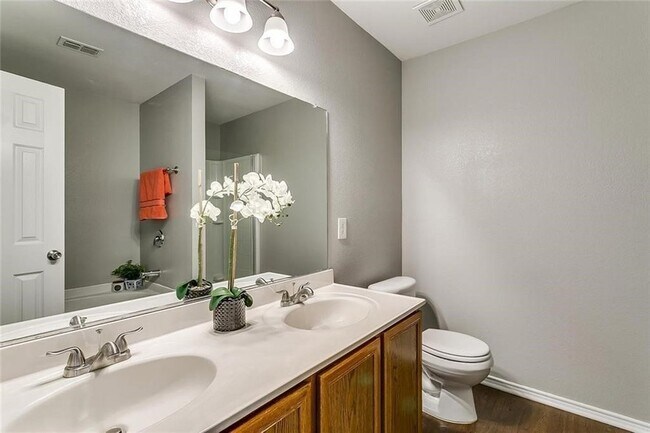 Building Photo - 909 Poncho Ln