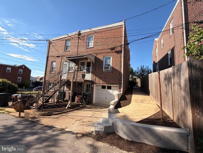 Building Photo - 1720 Beech St