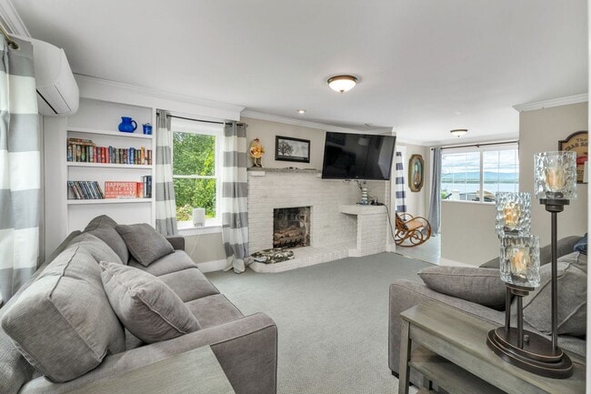 Building Photo - Beautiful Home On Lake Winnipesaukee