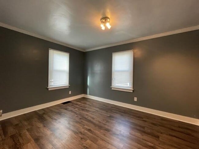 Building Photo - 3 Bedroom, 1 bath Ranch Home Ready for Lease!