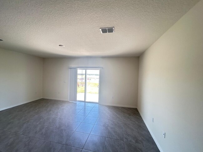 Building Photo - 2984 Skyline Lp