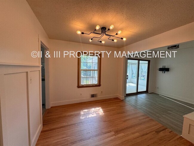 Building Photo - 5215 N Wayne Ave