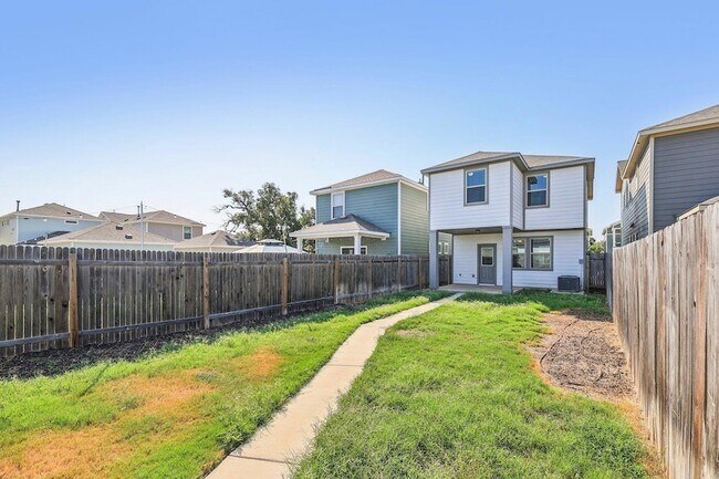 Building Photo - 1737 Fountain Bridge Dr