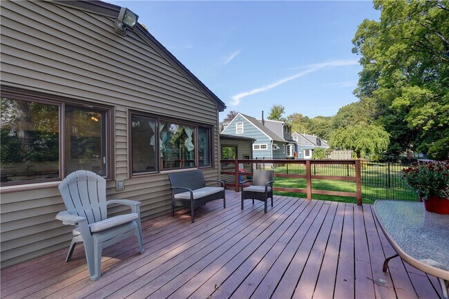 Building Photo - 984 Danby Dr