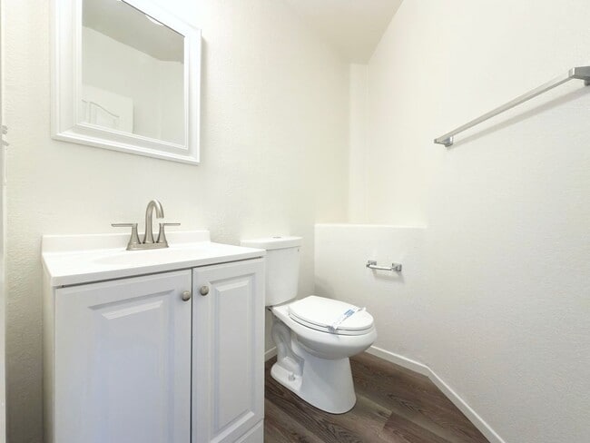 Building Photo - Spacious Home with Expansive Loft!