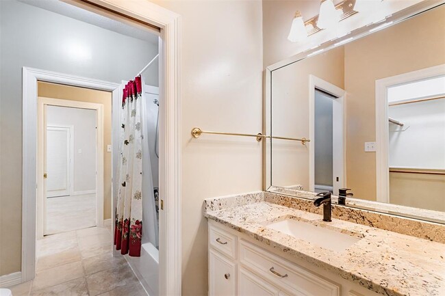 Building Photo - 3115 Evergreen Oak Dr