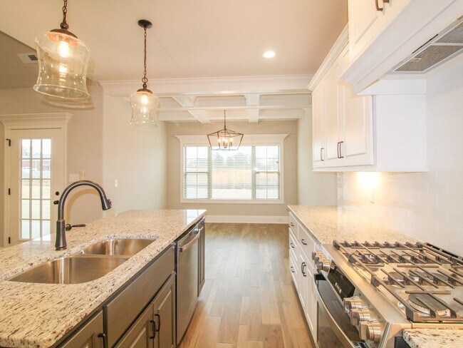 Building Photo - Beautiful two story home at Whispering Pines!