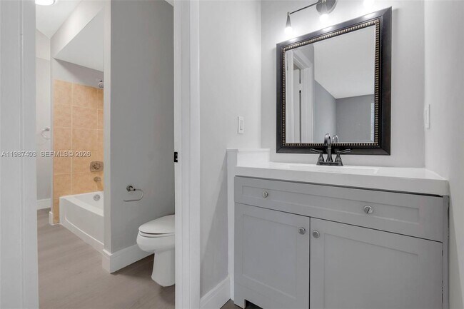 Building Photo - 1247 SW 46th Ave