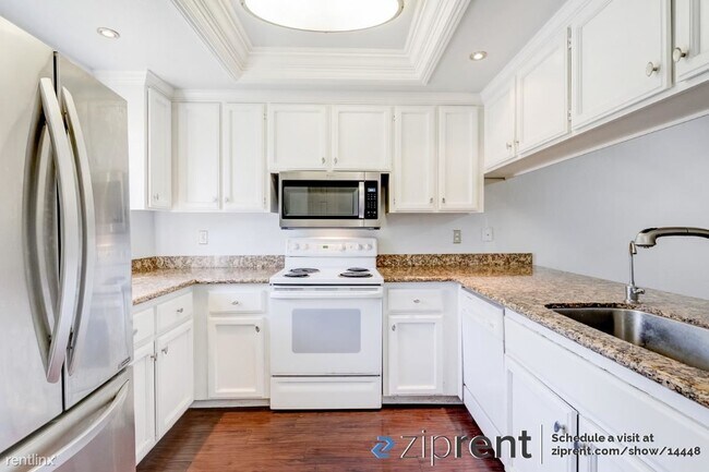 Building Photo - 2 br, 1.5 bath Townhome - 312 Eastgate Ln,...