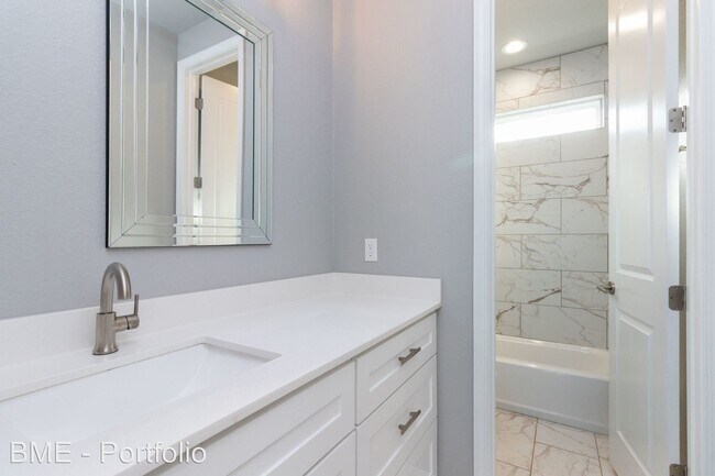 Building Photo - 4 br, 3 bath House - 9405 Kori