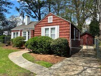 Building Photo - 2 bedroom 1 bath bungalow in the heart of ...