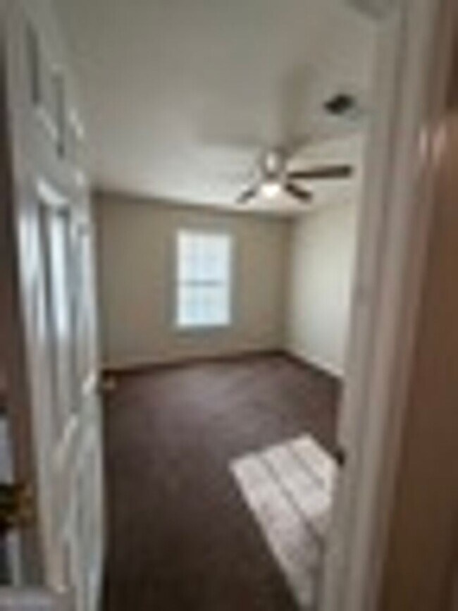 Building Photo - 408/410 Lawnwood Ct