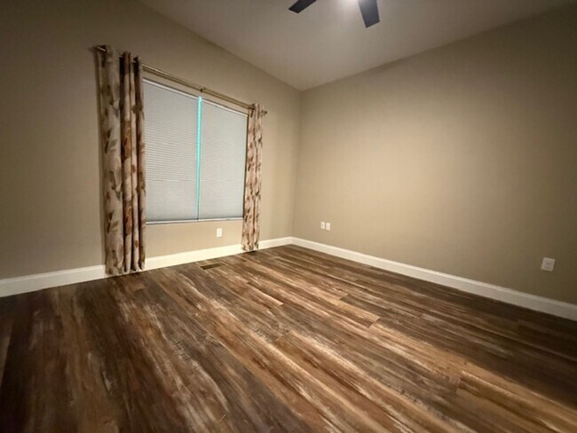 Building Photo - Effortless Comfort with a Touch of Luxury
