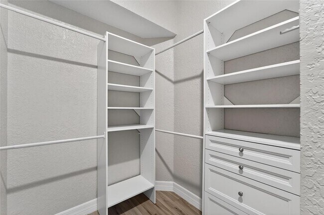 Building Photo - 523 Napa Valley Cir