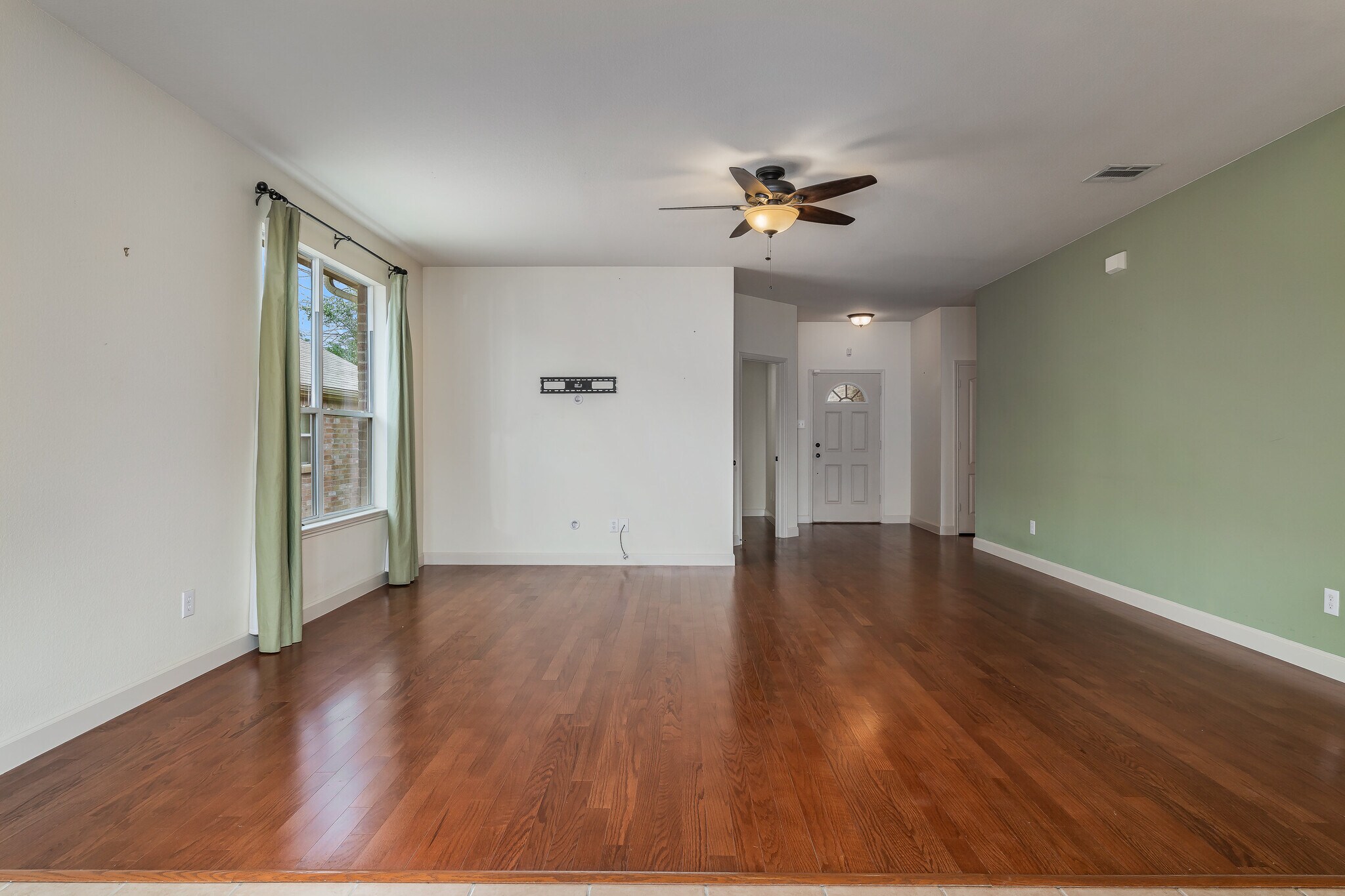 Building Photo - 5708 Sapphire Pool Trl