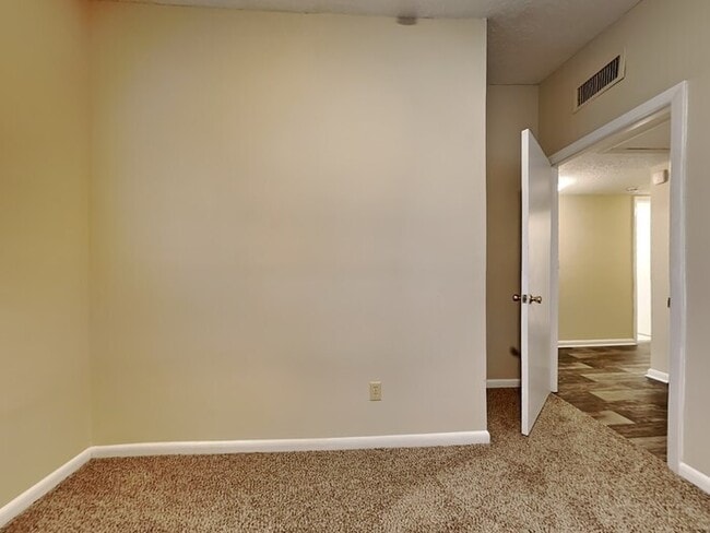 Building Photo - 7593 Sharbeth Dr S
