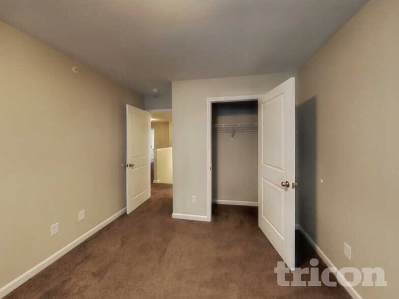 Building Photo - 405 Riverwood Ct