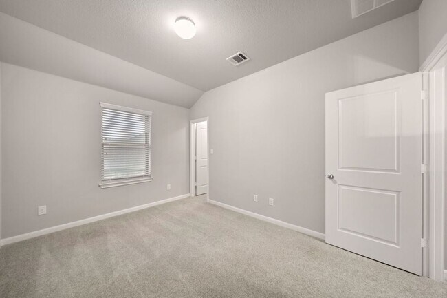 Building Photo - 6905 Etna Way