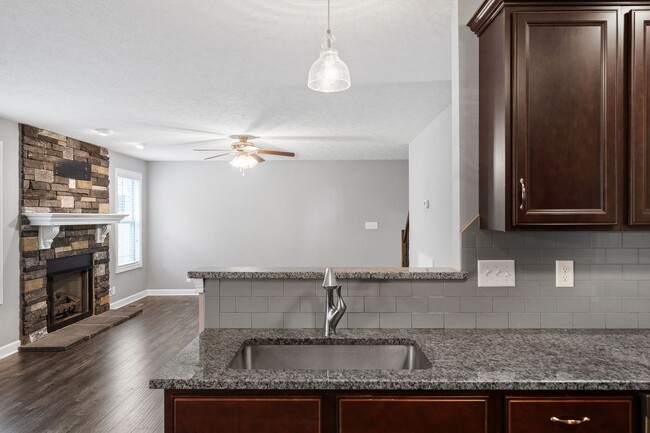 Building Photo - Gorgeous Single-Family with a Large Fenced Backyard!