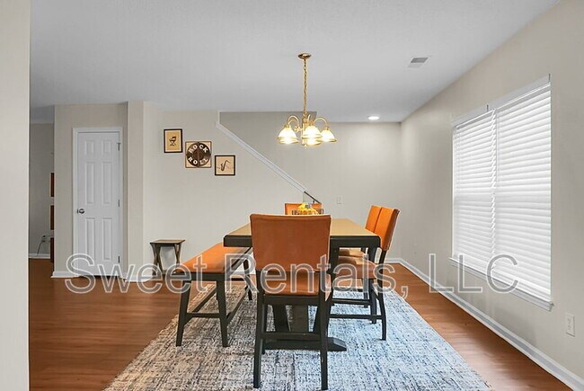 Building Photo - 124 Larkspur Dr