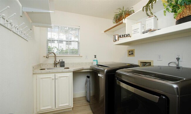 Building Photo - 98 N Cochrans Green Cir