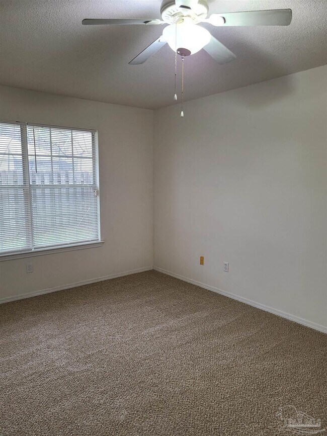 Building Photo - 112 Mirabelle Cir