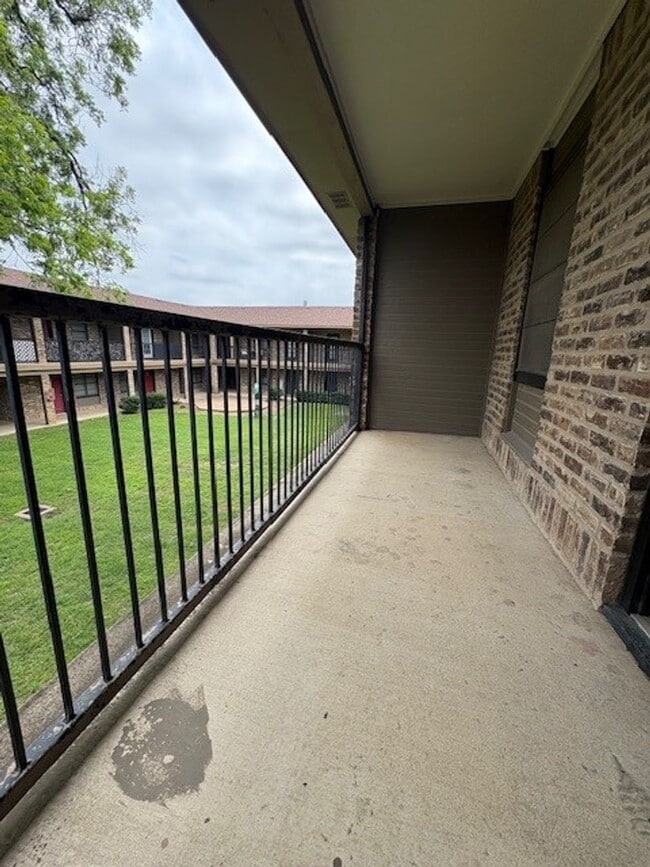 Building Photo - 1226 Baylor Ave