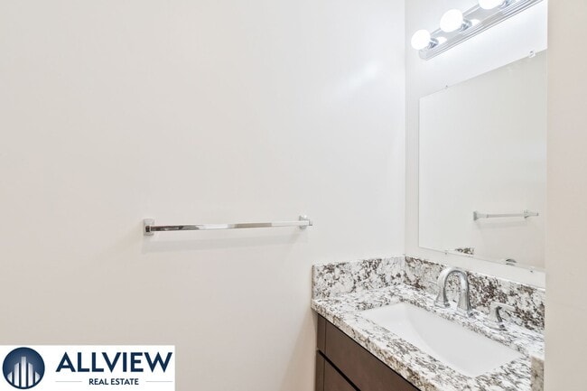 Building Photo - 629 S Lemon St