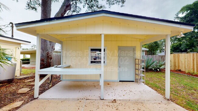 Building Photo - 1302 20th Ave N