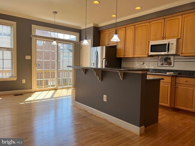 Building Photo - 787 Vestal St