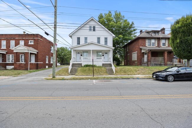 Building Photo - 941 E Whittier St