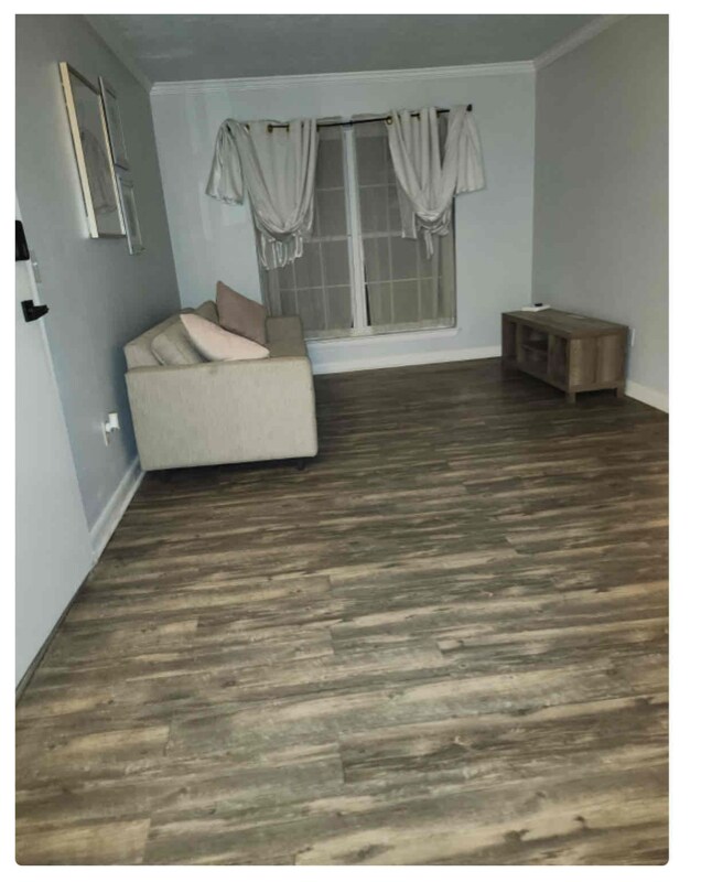 Building Photo - 2805 Northeast Expy