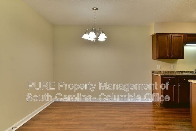 Building Photo - 515 Menlo Dr