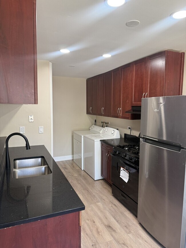 Building Photo - 1267 Prairie Ave