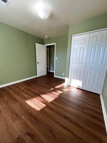 Building Photo - 3004 Sheddan Dr