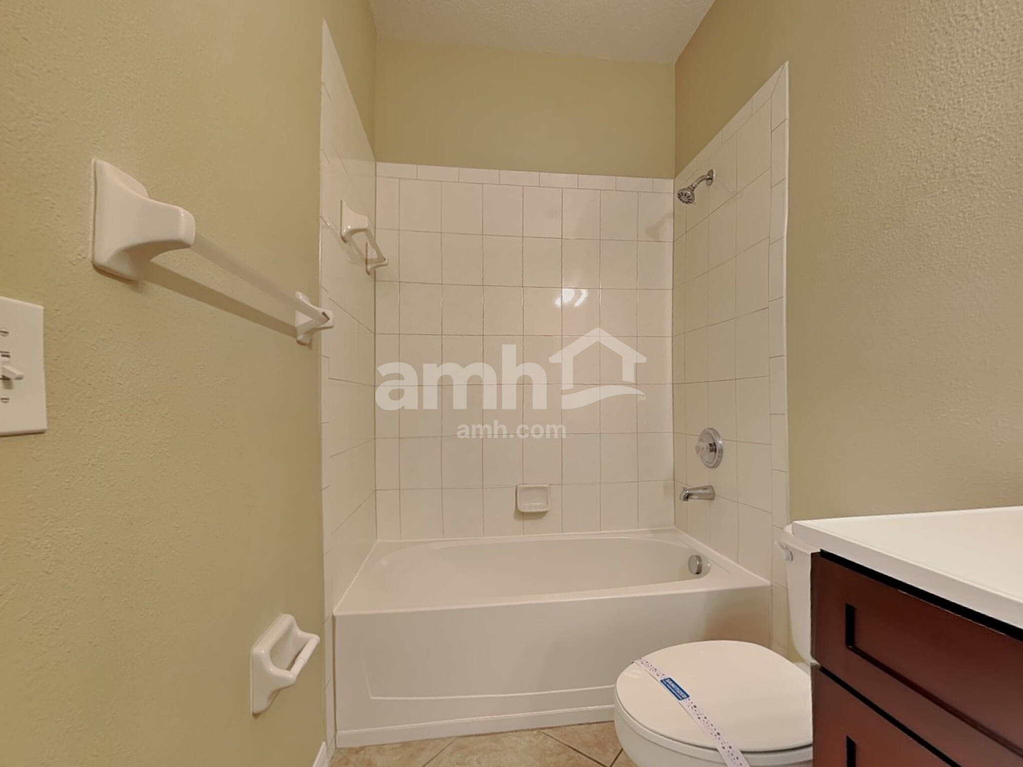 Building Photo - 1619 Lakelet Loop