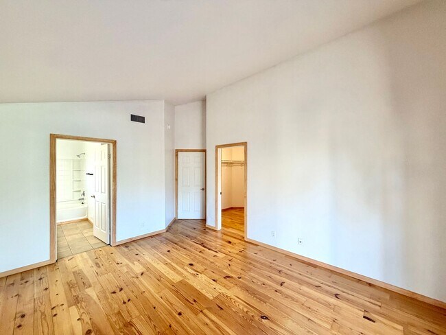 Building Photo - Recently Remodeled 3 Bedroom 2 Bathroom Corner Lot Home Move-in Ready