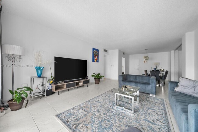 Building Photo - 300 Bayview Dr