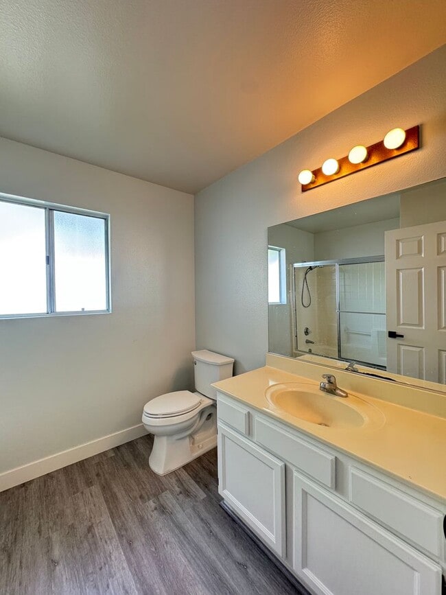 Building Photo - Welcome to Your New Home: Stunning Apartments in Monrovia