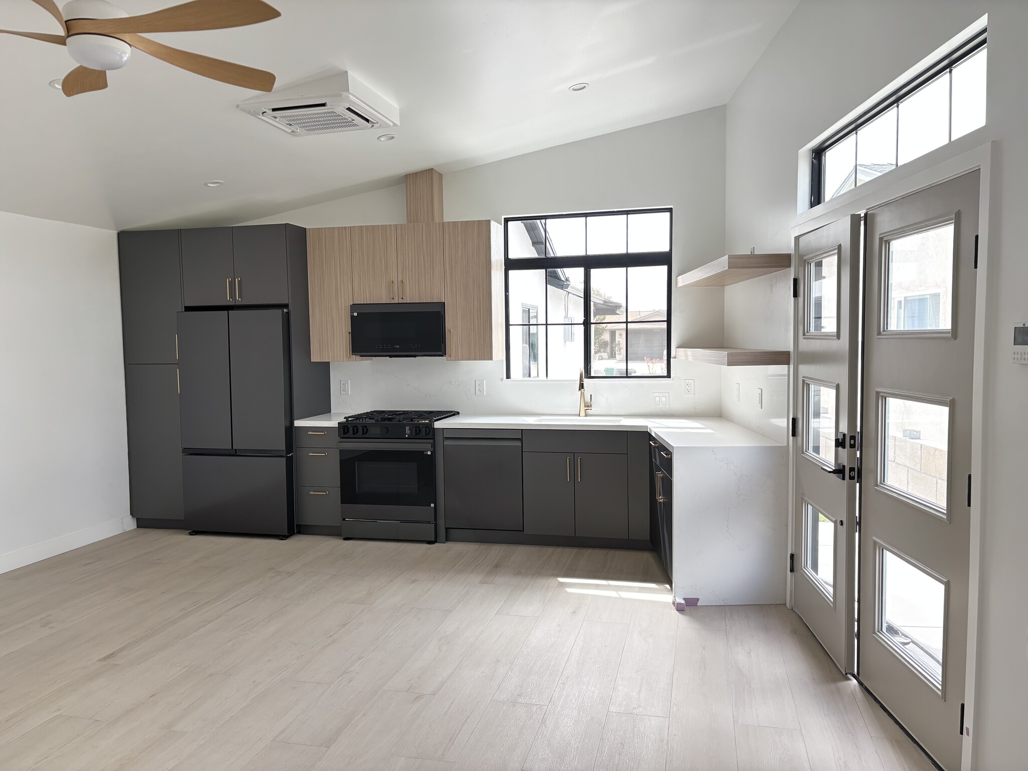 Building Photo - 8235 Casa Blanca Pl