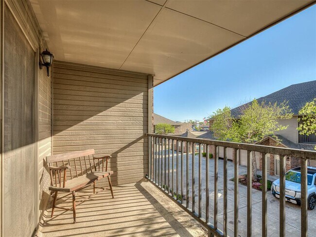 Building Photo - 6162 N Brookline Ave