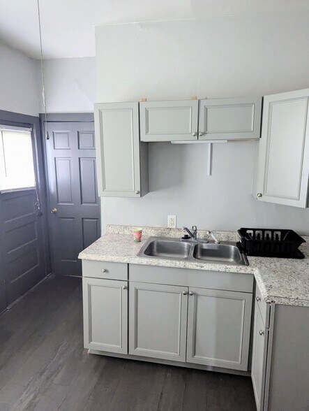 Building Photo - 803 W Chestnut St